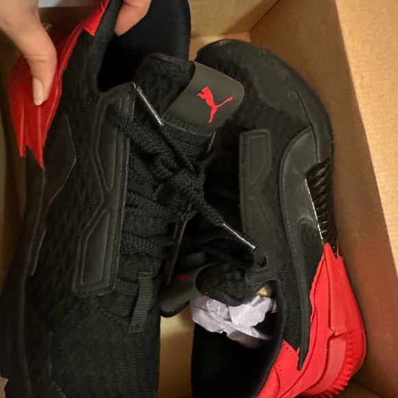 Puma sneaker Womens Black & red Athletic Cross Training Shoes - Picture 9 of 13